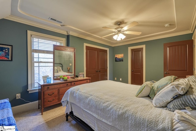 bedroom featuring visible vents, light carpet, a ceiling fan, crown molding, and baseboards