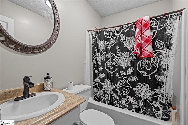 full bath with shower / bath combo with shower curtain, a textured ceiling, vanity, and toilet