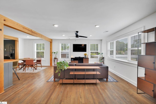 living area with visible vents, baseboards, recessed lighting, wood finished floors, and a ceiling fan