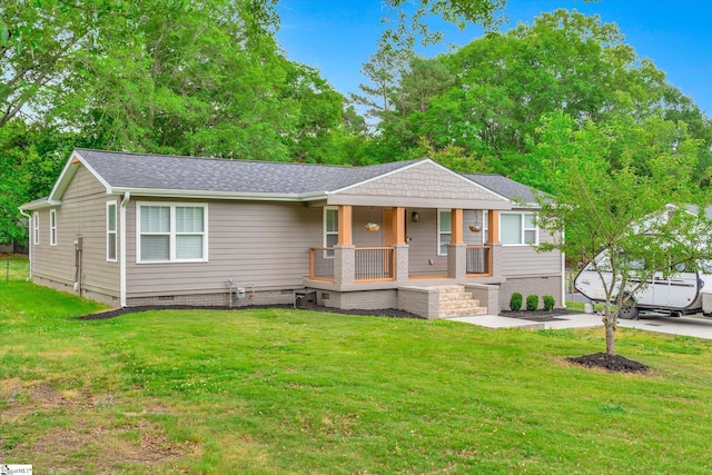 view of front of property featuring crawl space, covered porch, a shingled roof, and a front yard