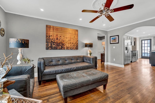 living room with wood finished floors, baseboards, recessed lighting, arched walkways, and ceiling fan