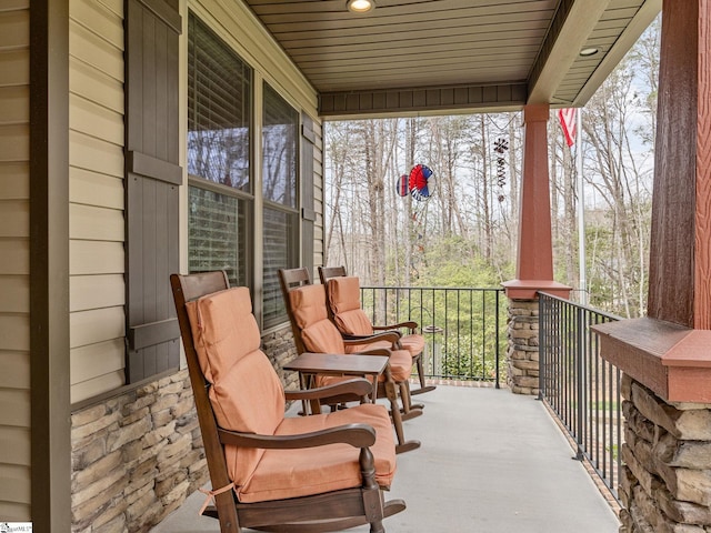 balcony featuring covered porch