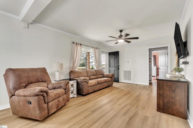 living room featuring light wood finished floors, visible vents, baseboards, ceiling fan, and ornamental molding