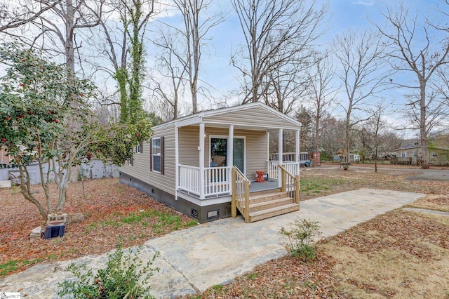 view of front of property with crawl space and a porch