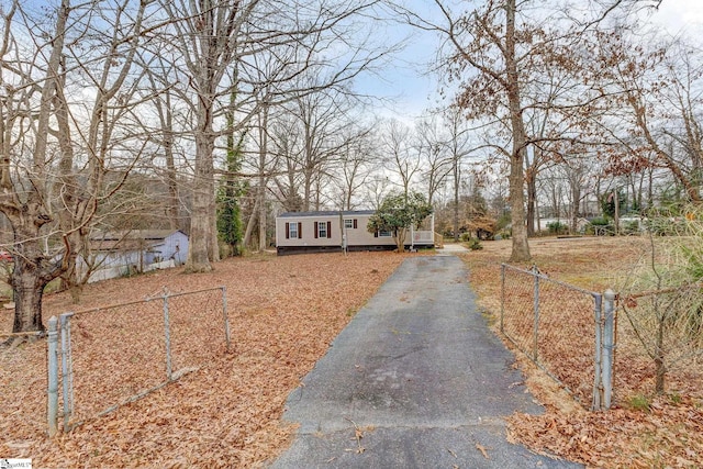 view of front of house with fence and driveway