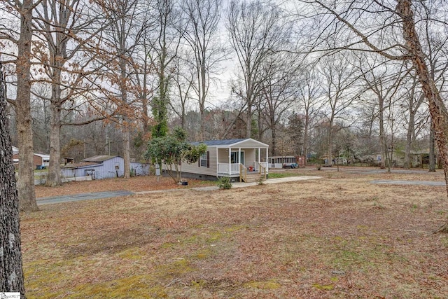 view of front facade with covered porch and crawl space