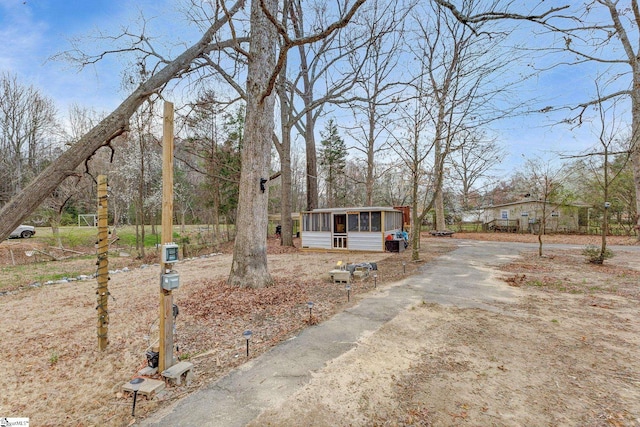 view of front of property featuring driveway