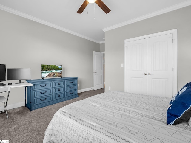 bedroom featuring a closet, carpet, crown molding, baseboards, and ceiling fan