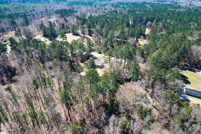 birds eye view of property featuring a forest view