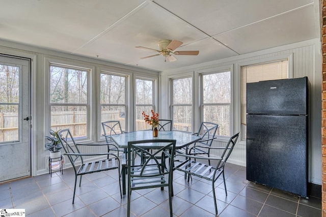 sunroom / solarium with ceiling fan