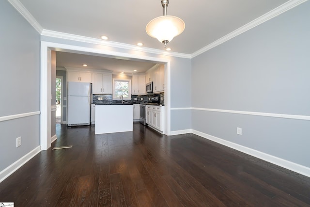 kitchen with dark wood-style floors, baseboards, stainless steel appliances, decorative backsplash, and white cabinets