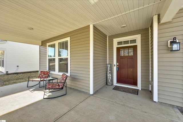 entrance to property featuring covered porch