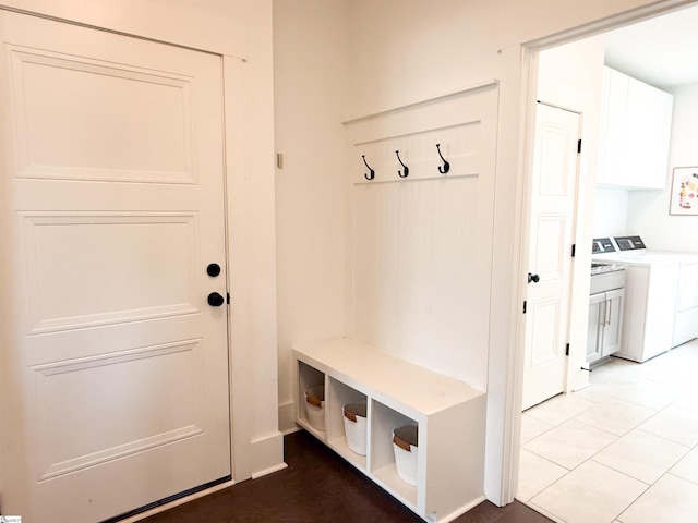 mudroom featuring washer and dryer