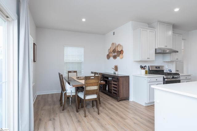 dining area featuring recessed lighting, baseboards, and light wood-style floors