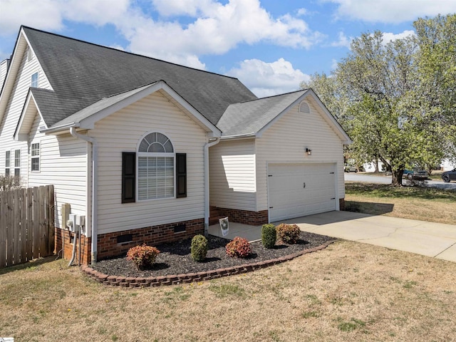 view of front facade featuring an attached garage, driveway, a front yard, and fence