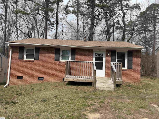 view of front facade featuring crawl space, brick siding, and a front lawn