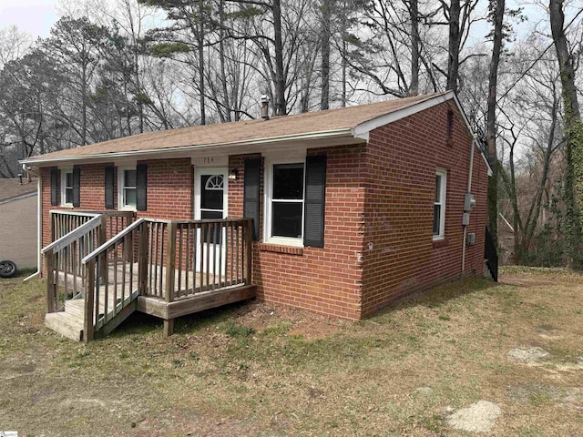 ranch-style house featuring brick siding