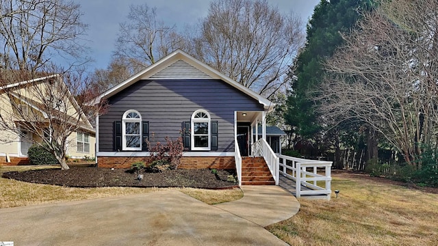 20 Woodbine Ct, Spartanburg, SC 29307 - view of front facade with a front yard