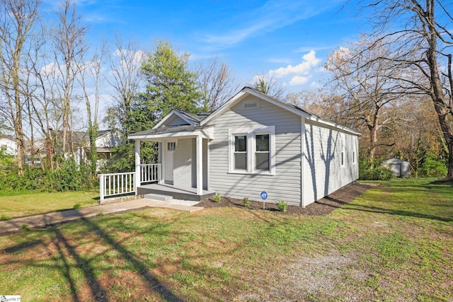 222 Poplar St, Gaffney, SC 29341 - bungalow-style house featuring covered porch and a front yard
