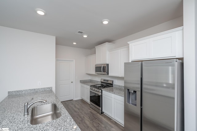 kitchen featuring visible vents, recessed lighting, appliances with stainless steel finishes, white cabinetry, and a sink