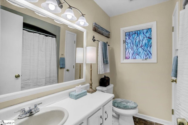545 Long Reach Dr, Salem, SC 29676 - full bath featuring curtained shower, vanity, baseboards, and toilet