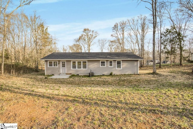 139 Randolph Ct, Woodruff, SC 29388 - view of front facade with crawl space, a front lawn, and a patio area