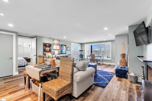 living area featuring recessed lighting, wood finished floors, and baseboards