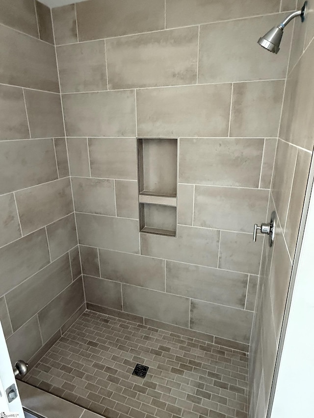 35 Leander Dr, Greer, SC 29651 - bathroom with a tile shower