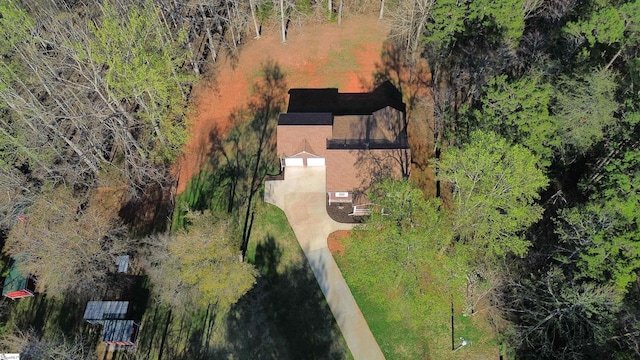 bird's eye view with a wooded view