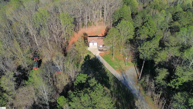 bird's eye view with a view of trees