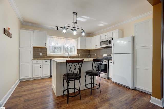 kitchen featuring crown molding, a kitchen breakfast bar, stainless steel appliances, white cabinets, and dark wood-type flooring