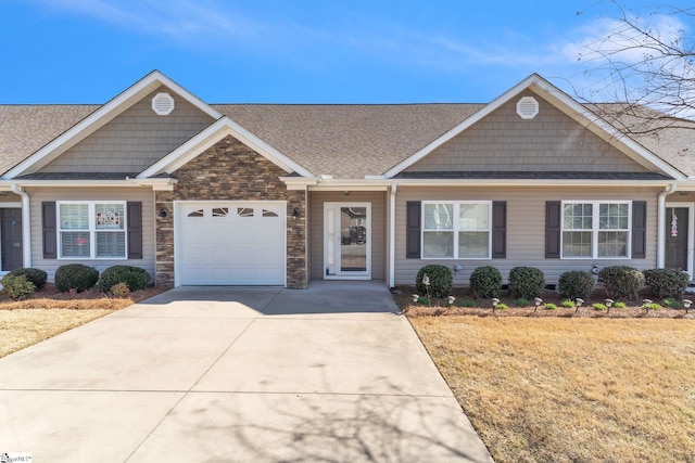 28 Eaglecrest Ct, Simpsonville, SC 28681 - craftsman house with a front lawn, driveway, a shingled roof, and an attached garage