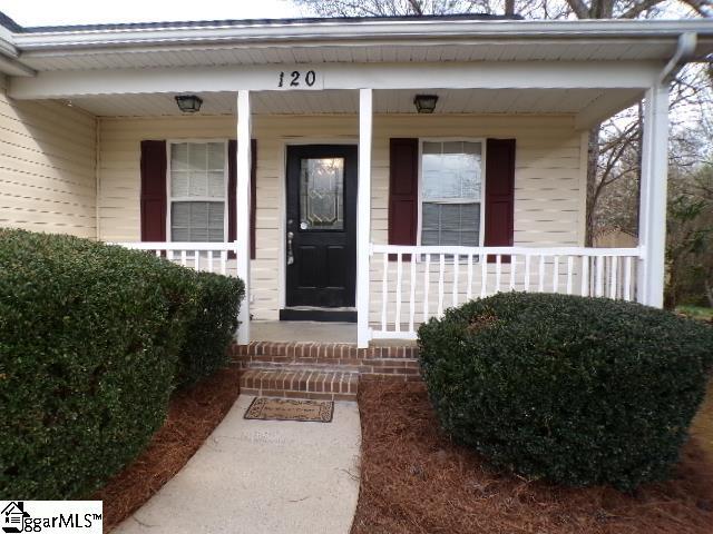 property entrance featuring a porch