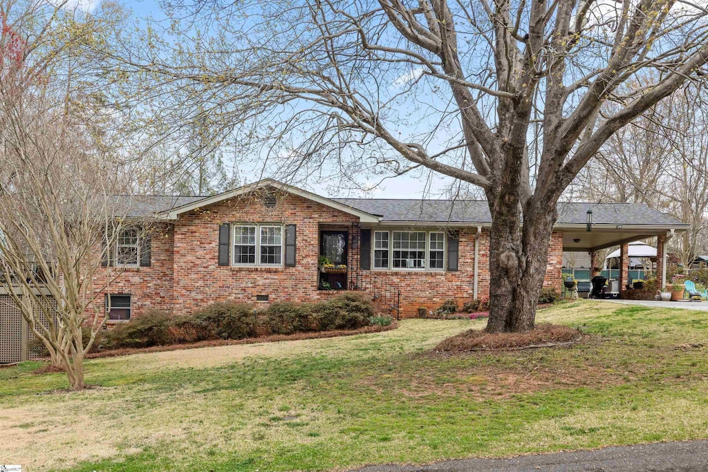 118 Gaston Dr, Travelers Rest, SC 29690 - ranch-style house featuring a front yard, a carport, and brick siding
