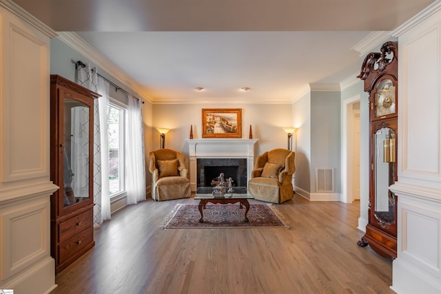 6 Bentford Ct, Simpsonville, SC 29681 - living area featuring crown molding, a premium fireplace, light wood-type flooring, baseboards, and visible vents