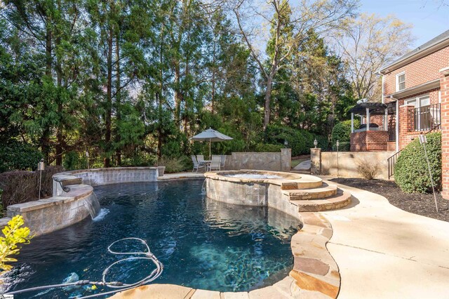 6 Bentford Ct, Simpsonville, SC 29681 - view of swimming pool featuring a pool with connected hot tub