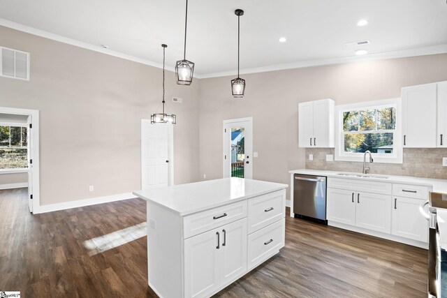225 Cedar St, Woodruff, SC 29388 - kitchen with visible vents, ornamental molding, tasteful backsplash, a sink, and stainless steel dishwasher