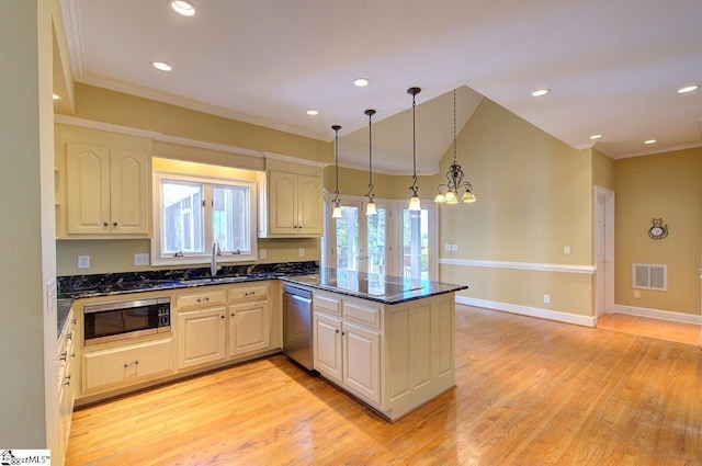 206 Chelsea Ln, Greer, SC 29650 - kitchen featuring visible vents, a peninsula, ornamental molding, appliances with stainless steel finishes, and a sink