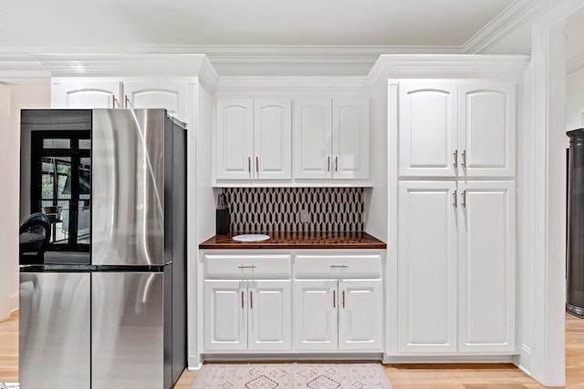 3 Bailey Knoll Ct, Simpsonville, SC 29681 - kitchen with light wood finished floors, white cabinetry, crown molding, and freestanding refrigerator