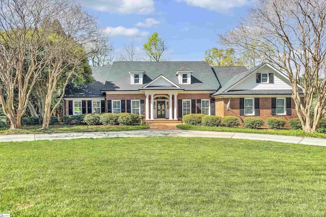 view of front of property featuring brick siding and a front lawn