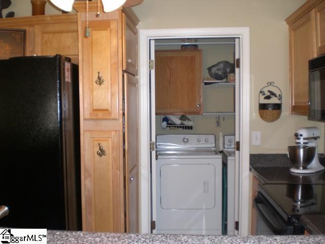 laundry area featuring cabinet space and washer and dryer