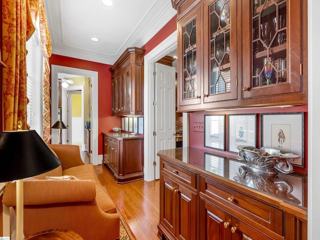 bar featuring a ceiling fan, light wood-style flooring, crown molding, and recessed lighting