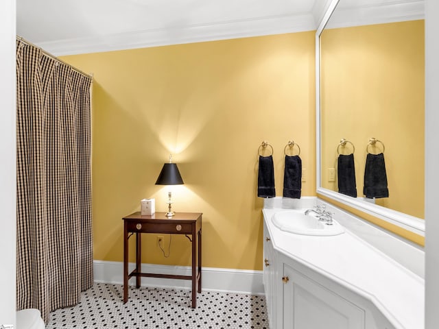 bathroom with vanity, a shower with shower curtain, crown molding, and baseboards