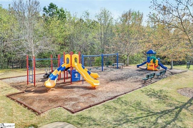 513 Rio Grande Pl, Simpsonville, SC 29680 - community playground featuring a yard