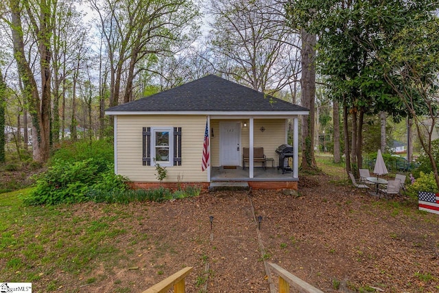 123 Cobb St, Easley, SC 29640 - bungalow-style home with a porch and roof with shingles