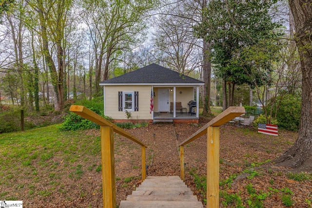 123 Cobb St, Easley, SC 29640 - bungalow-style house with a shingled roof and a front yard