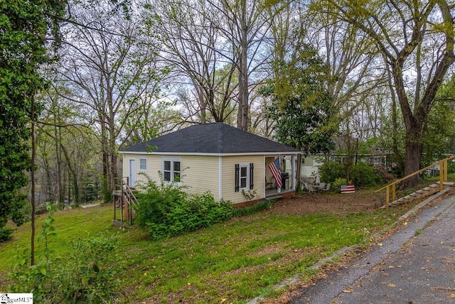 123 Cobb St, Easley, SC 29640 - view of side of property with a yard