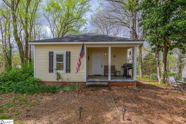 123 Cobb St, Easley, SC 29640 - bungalow-style home with covered porch