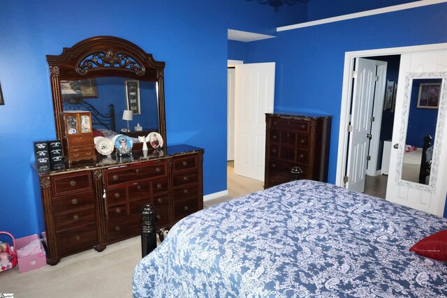 bedroom featuring carpet floors