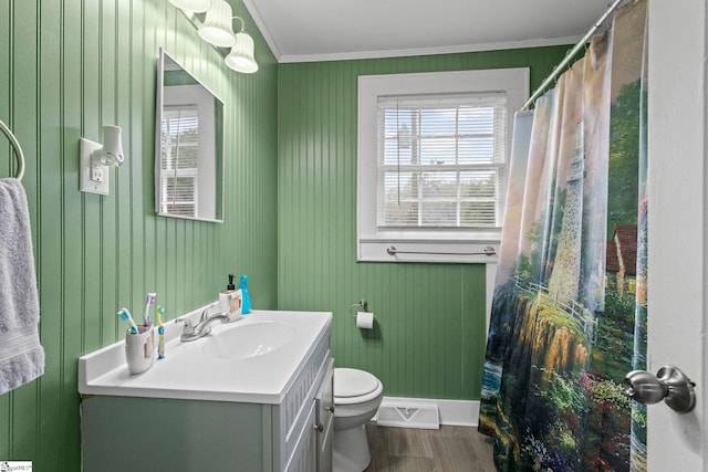 305 Morse St, Pendleton, SC 29670 - full bath featuring visible vents, crown molding, toilet, wood finished floors, and vanity